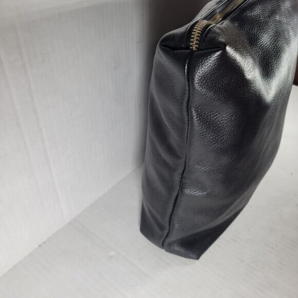 Madison West Oversize Travel Toiletry Black Bag - Picture 4 of 6